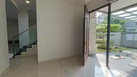 Rumah Mewah 2 lantai Semi furnished Batununggal Indah Estate
