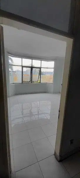 Disewakan Ruko 3 Lantai di Singgasana Mainroad