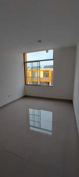 Disewakan rumah pik2 3 kamar tidur luas 45 m 3 lantai