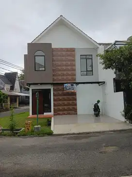 dikontrakkan rumah bagus siap huni private pool