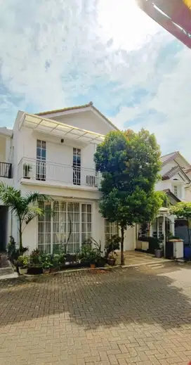 RUMAH CANTIK SIAP HUNI SAMPING UIN CINERE DEKAT TOL CIPUTAT
