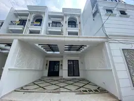 Cluster Premium Carberas Rumah 3 Lantai Akses Lebar & Aman