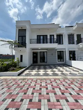 RUMAH MEWAH 2 LANTAI KLASIK DALAM CLUSTER EKLUSIF DI PENDOWOHARJO