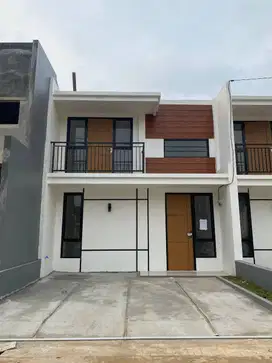 Rumah tampak 2 lantai harga 1 lantai deket stasiun depok lama