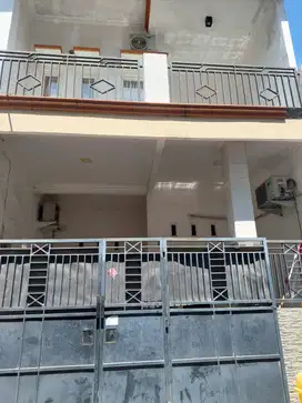 Jual rumah strategis