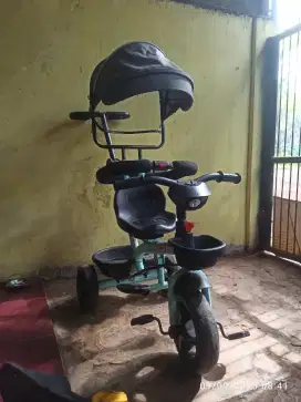 Sepeda anak roda 3 merk IORA