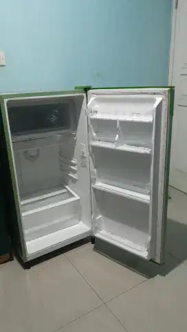 KULKAS 1 PINTU POLYTRON