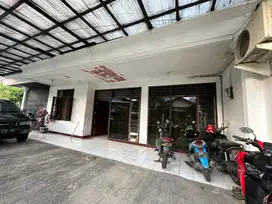 Dijual Rumah Hitung Tanah Cocok Untuk Investor Jl. Darmo Baru Barat