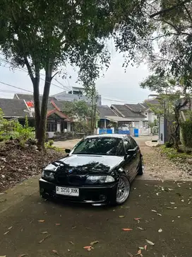 BMW 318i 2000 Bensin