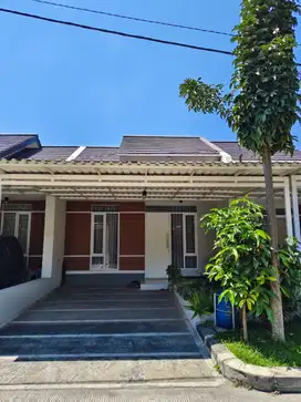 SEWA Rumah Murah cantik terawat siap huni di Cluster Sherwood, TKI 5