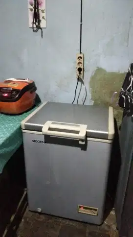 deep freezer modena 100 L bekas mulus