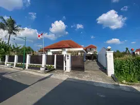 RUMAH MEWAH ADA KOLAM RENANG, TANAH SUPER LUAS DI JALAN KALIURANG KM 9
