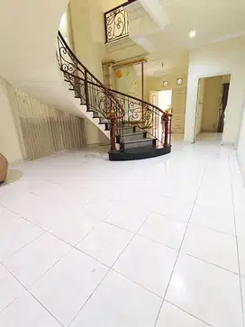 BISA SEWA Rmh TENGGILIS BARU RENOV Bagus 4 Kamar