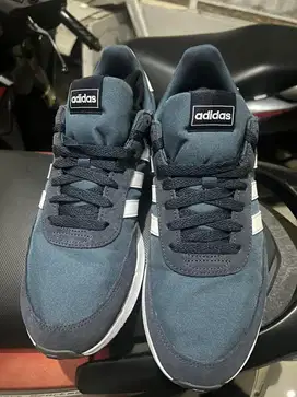 sepatu sneakers adidas