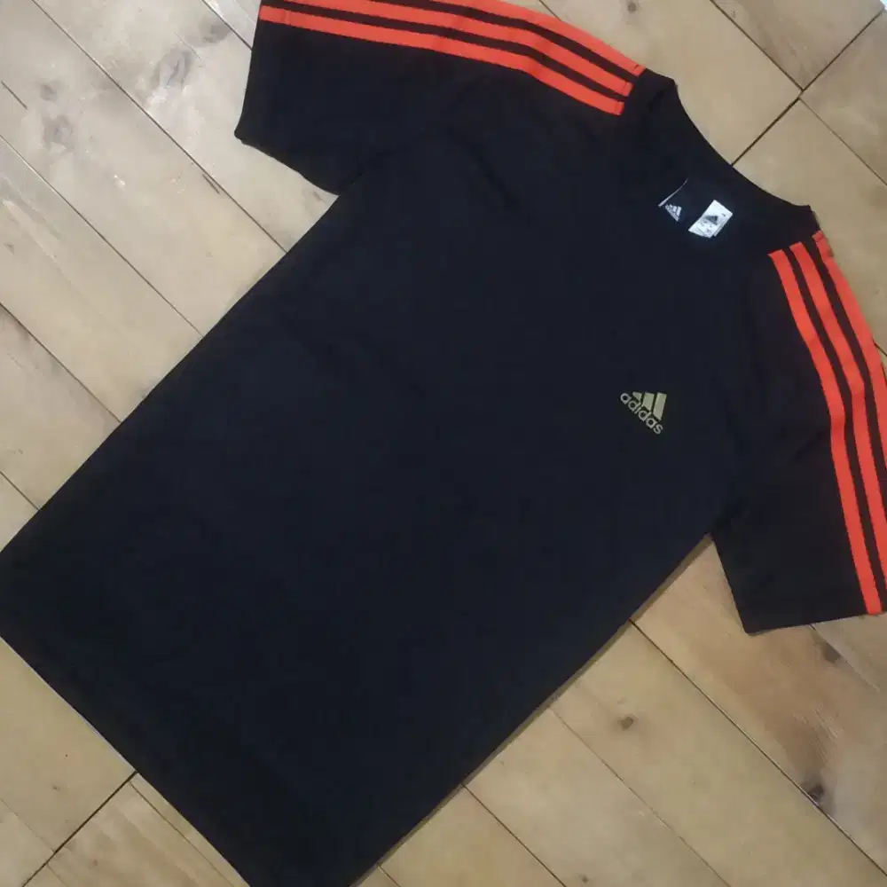 Adidas Dry Fit Kaos Olahraga Strip