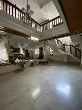 Jual rumah BU Lokasi di Pela Mampang Jkt Selatan.