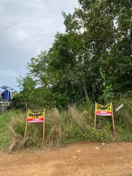DIJUAL TANAH POSISI HOOK LUAS 589m² KOMPLEK PERUMAHAN