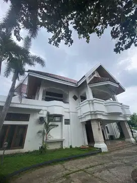 RUMAH MEWAH 2 LANTAI FURNISH