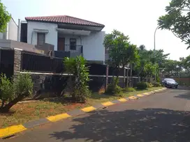 Rumah asri di puspita loka bsd ada swimming pool