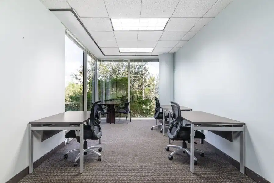 Akses satu harga ke ruang kantor profesional untuk 3 orang di Regus Ciputra World