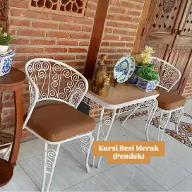 Kursi Besi Kuno
