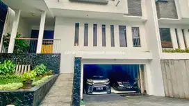 Rumah Komplek yang Tenang di Lokasi Prime Kebayoran Baru