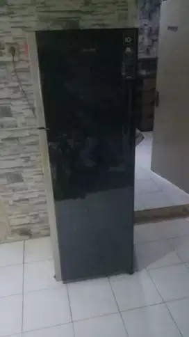 Kulkas 2 pintu polytron