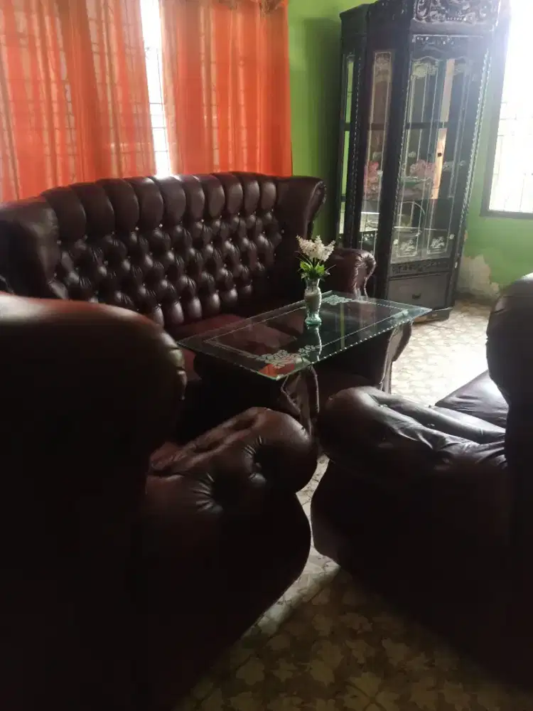 Satu set sofa besar 321