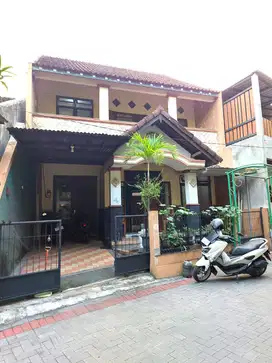 Rumah Tengah Kota Lingkungan Perumahan di Gambiran