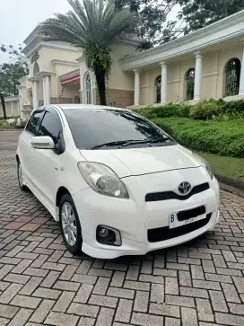 Toyota Yaris E matic 2013
