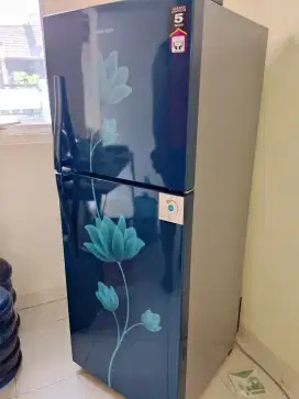 Kulkas Polytron beli bulan mei