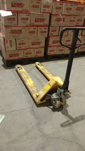 Hand pallet angkat barang berat