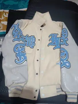 JAKET VARSITY ORIGINAL NEW BERMERK