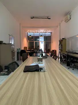 Ruko 3 Lantai Lokasi Pinggir Jalan Raya Di Jakarta Timur S9054