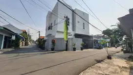 Rumah Baru Hook akses 2 mobil Tengah Kota Strategis Tebet Jaksel
