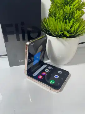 SAMSUNG Z FLIP 4 RAM 8/256GB ORIGINAL SEIN NORMAL 

TAMPILAN MEWAH