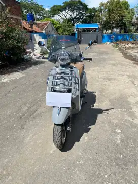 Vespa Primavera picnic limited edition 2021