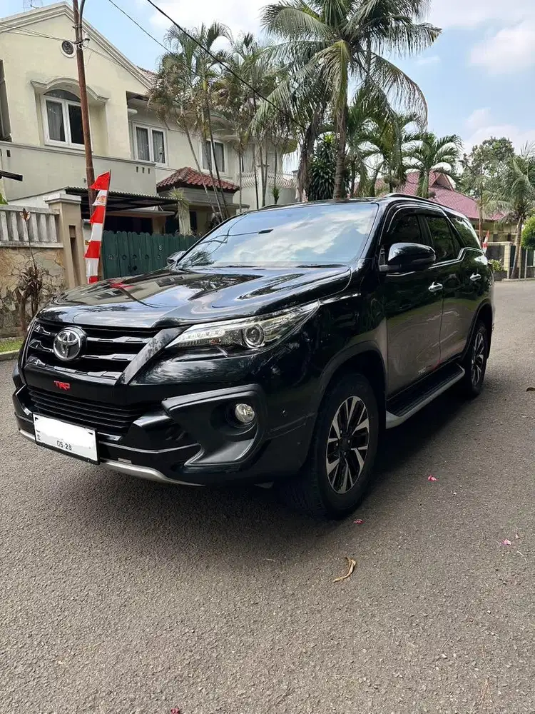 (CASH) Toyota Fortuner VRZ TRD 2018 Full Ori cat,pajak panjang