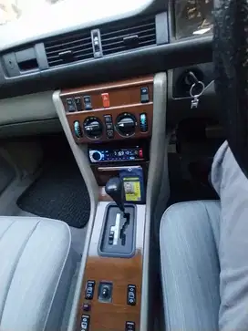 Mercedes-Benz E300 1988 Bensin