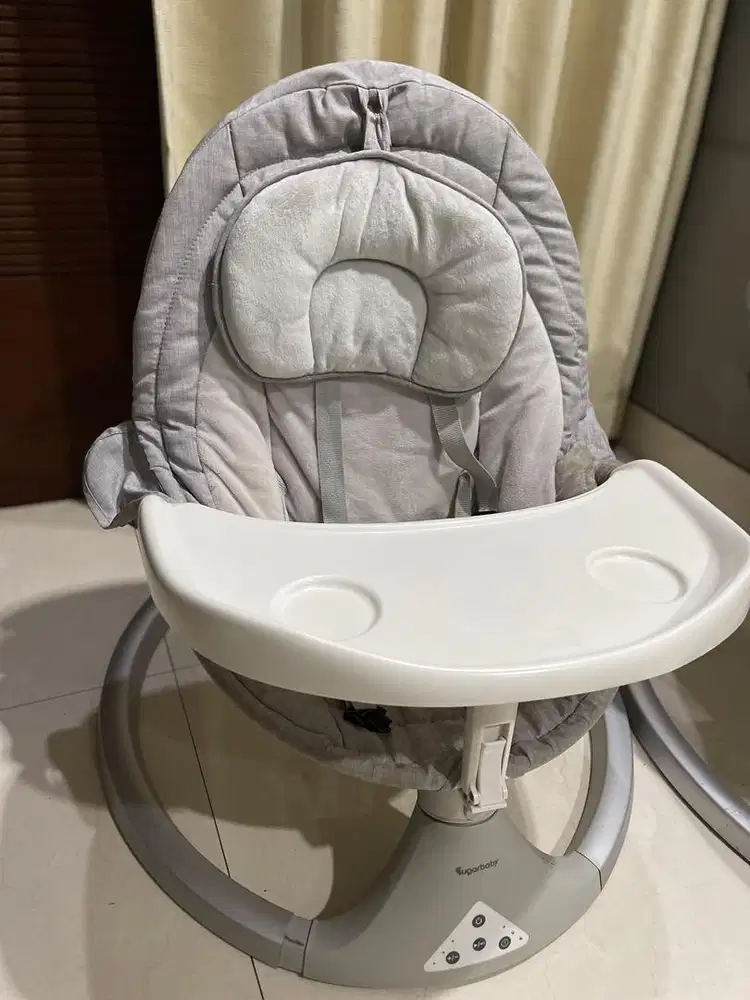 Sugarbaby Hug Me automatic baby swing chair with table