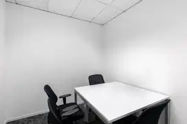 Akses satu harga ke ruang kantor profesional untuk 4 orang di Regus Graha Pena