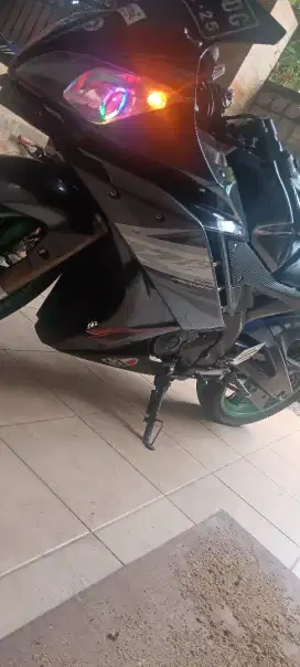 R15 generasi pertama jual 8jt nego
