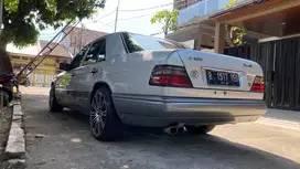 Mercedes-Benz E320 1994 Bensin