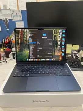 Macbook Air M2 13 Ram 8GB SSD 256 Resmi Ibox - Hitam