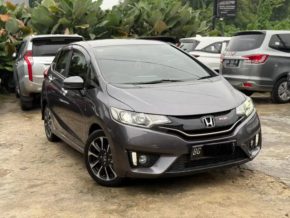 ISTIMEWA JAZZ RS MATIC 2016 Km 70rb Tgn pertama Tv timbul