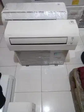 AC SECOND BEKAS MERK DAIKIN 1/2 PK INVERTER JENIS FREON R 32