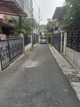 Rumah Nyaman di Tebet Timur cocok buat koskosan