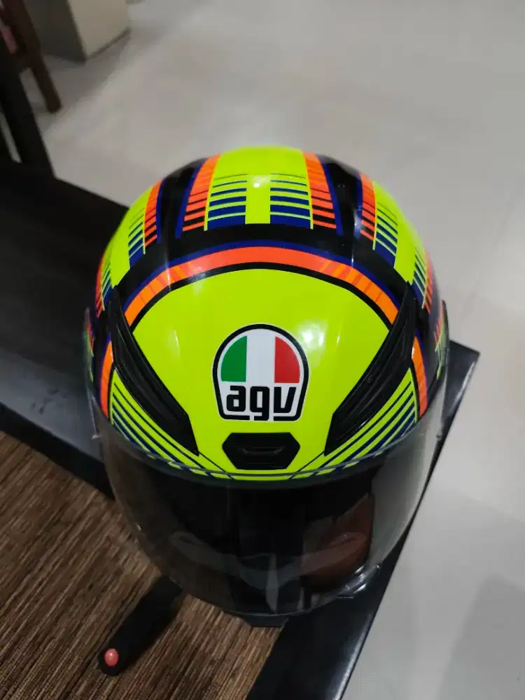 Helm AGV full face, replika Valentino Rossi #46