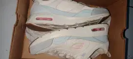Skechers like new
