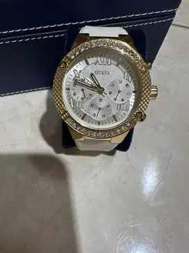 Jam tangan perempuan merk GUESS